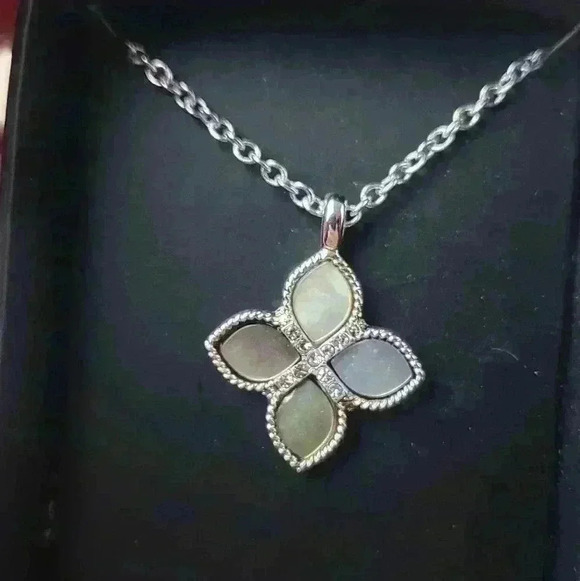Avon silver tone necklace - Picture 7 of 17